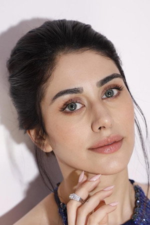 Cover image for Warina Hussain