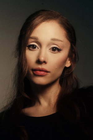 Cover image for Ариана Гранде