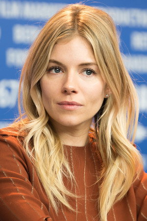 Cover image for Сиенна Миллер
