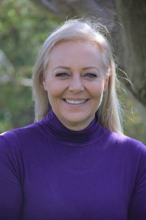 Cover image for Hannelie Warren